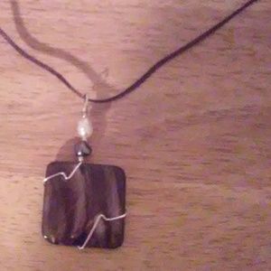 TM Artisan brn MOP shell pendant w pearls silverpl